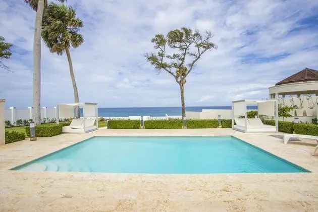 3 Bedroom Oceanfront Villa on the 1st row