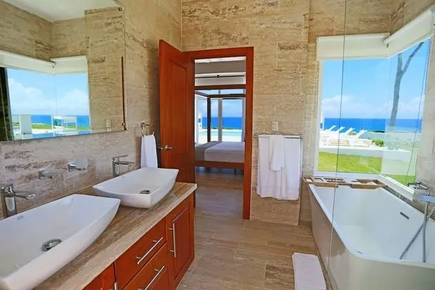 3 Bedroom Oceanfront Villa on the 1st row