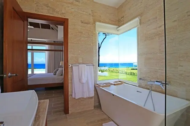 3 Bedroom Oceanfront Villa on the 1st row