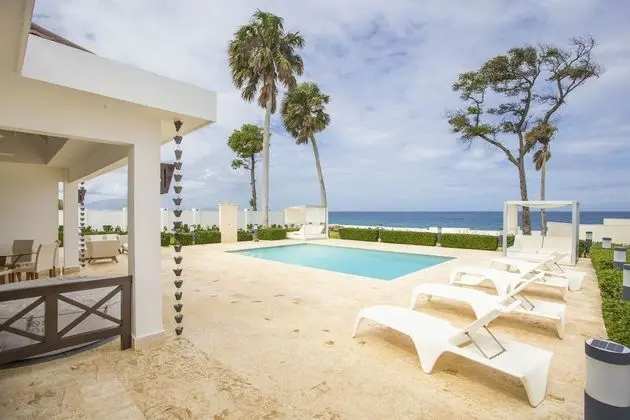 3 Bedroom Oceanfront Villa on the 1st row