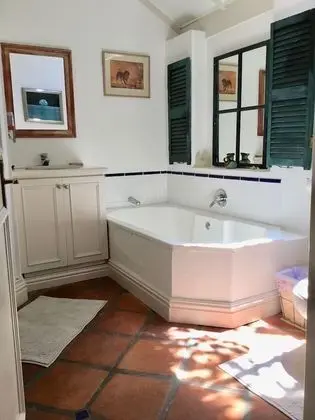 Comfort Tek Büyük Yataklı Oda, 1 Büyük (Queen) Boy Yatak, Banyolu/Duşlu, Avlu Manzaralı
