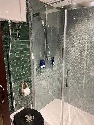 Classic Tek Büyük Yataklı Oda