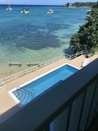 Premium with a Queen or 2 Double Beds, AC Ocean/PoolView