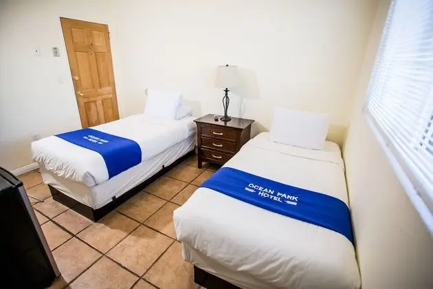 İki Ayrı Yataklı Oda, 2 Tek Kişilik Yatak, Ortak Banyo