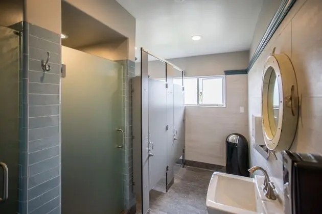 İki Ayrı Yataklı Oda, 2 Tek Kişilik Yatak, Ortak Banyo