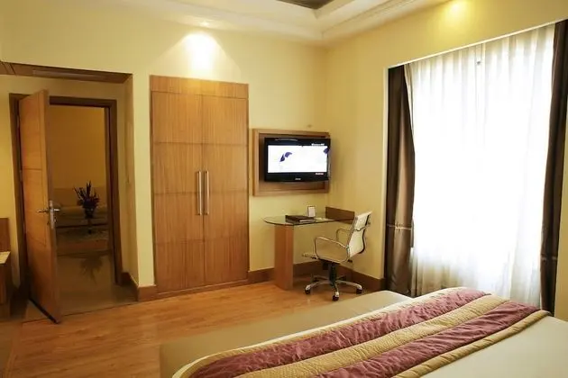 Deluxe Tek Büyük Yataklı Oda, 1 Çift Kişilik Yatak, Havuz Manzaralı
