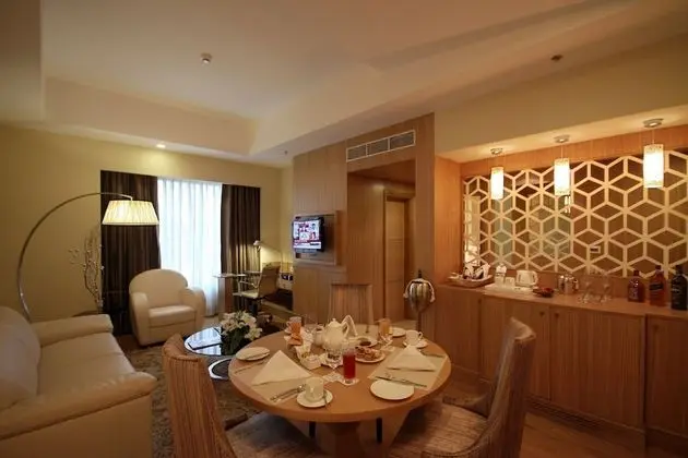 Deluxe Tek Büyük Yataklı Oda, 1 Çift Kişilik Yatak, Havuz Manzaralı