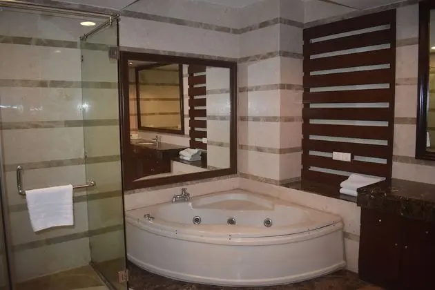 Deluxe Tek Büyük veya İki Ayrı Yataklı Oda, 1 Yatak Odası, Engellilere Uygun, Bahçe Manzaralı