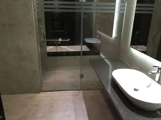 Premium Oda, 1 Büyük (Queen) Boy Yatak