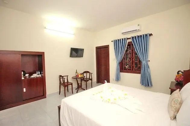Deluxe Tek Büyük Yataklı Oda, Havuz Manzaralı