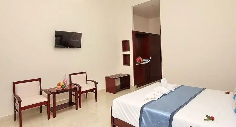 Deluxe Tek Büyük Yataklı Oda, Havuz Manzaralı