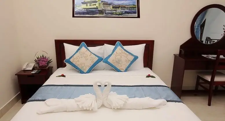 Deluxe Tek Büyük Yataklı Oda, Havuz Manzaralı