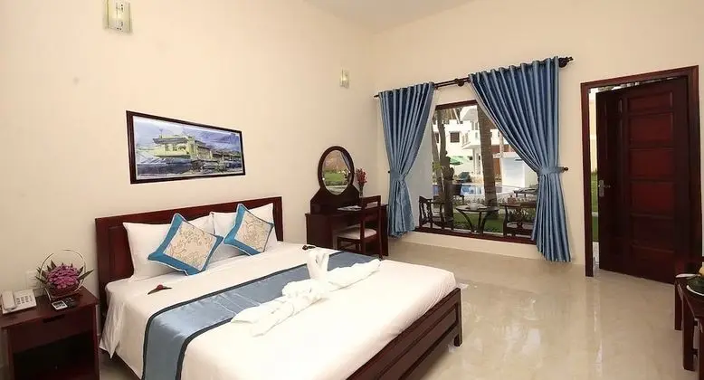 Deluxe Tek Büyük Yataklı Oda, Havuz Manzaralı