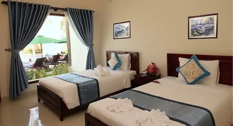 Deluxe Tek Büyük Yataklı Oda, Havuz Manzaralı