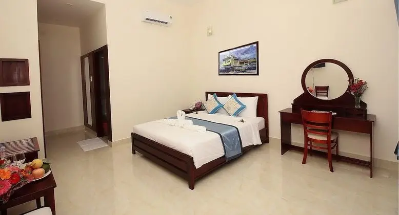 Deluxe Tek Büyük Yataklı Oda, Havuz Manzaralı