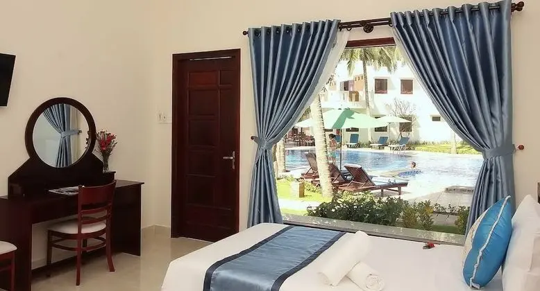 Deluxe Tek Büyük Yataklı Oda, Havuz Manzaralı