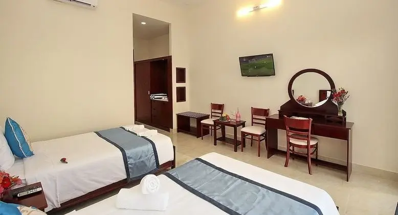 Deluxe Tek Büyük Yataklı Oda, Havuz Manzaralı