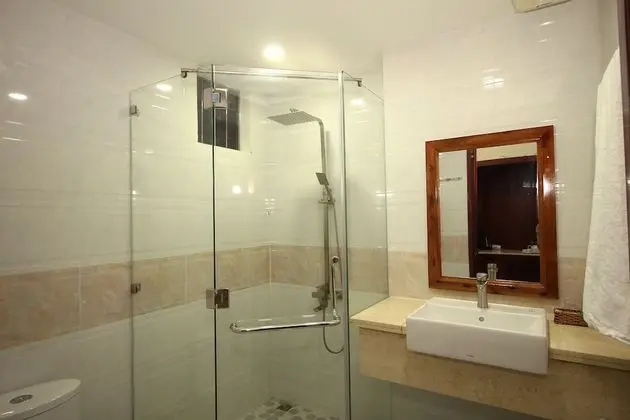 Deluxe Tek Büyük Yataklı Oda, Havuz Manzaralı
