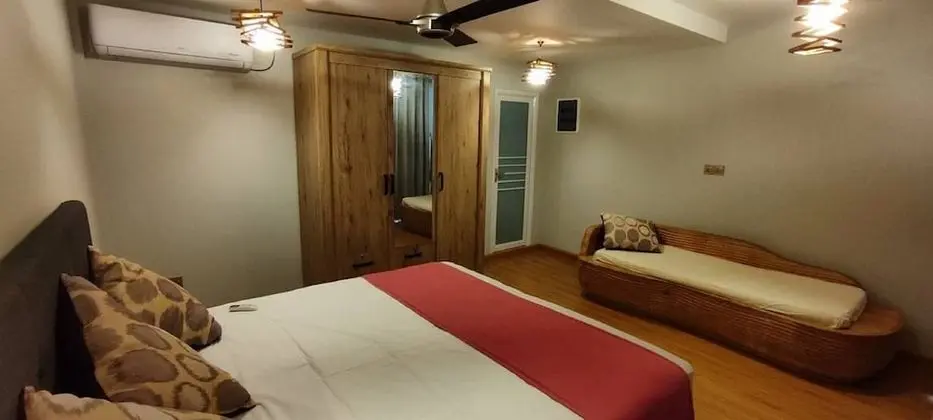 Deluxe Tek Büyük Yataklı Oda, Havuz Kullanımı, Bahçe Manzaralı