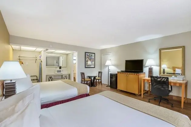 Comfort Room 1 King & 1 Queen Bed, Non Smoking