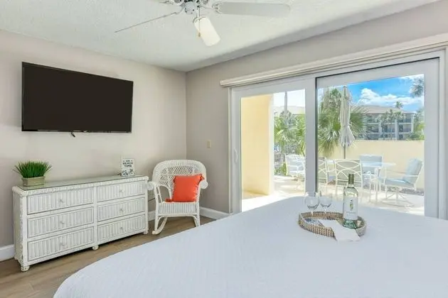 Daire (Ocean Villa's #76)