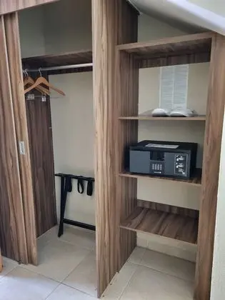 Giysi dolabı