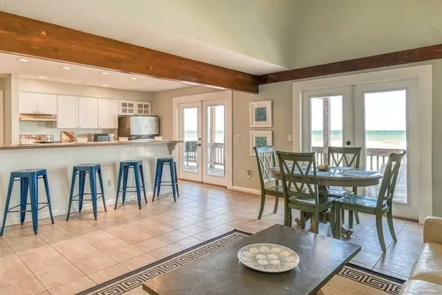 Ev (Ocean Spray Beach House)
