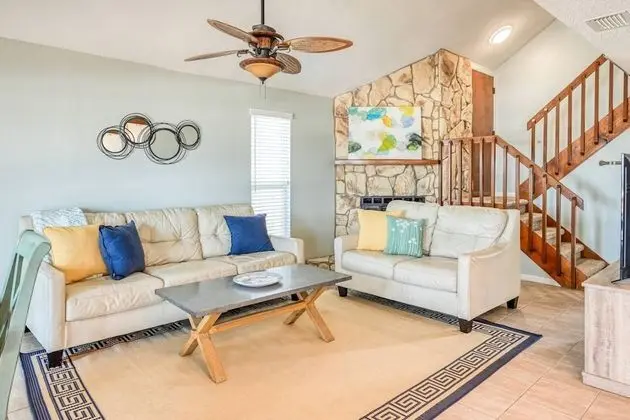 Ev (Ocean Spray Beach House)