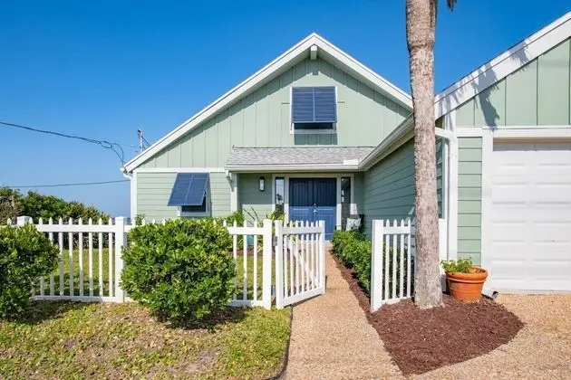 Ev (Ocean Spray Beach House)