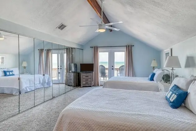 Ev (Ocean Spray Beach House)