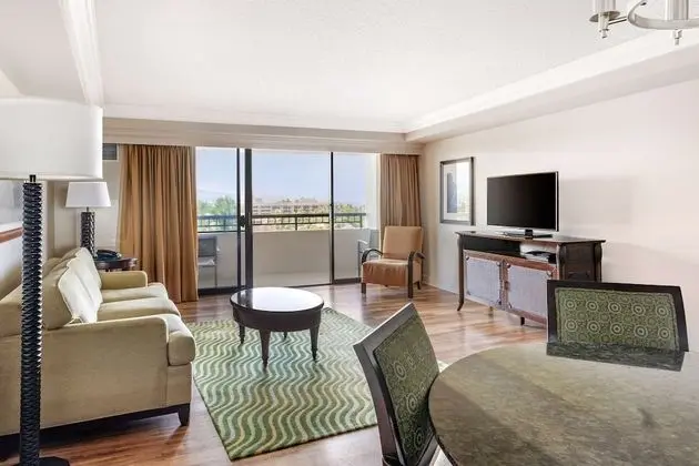 Standard Oda, Okyanus Manzaralı (2 Double Beds with Sofabed)