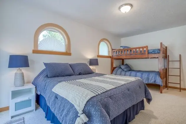 Ev, Birden Çok Yatak (Ocean View Beach House)