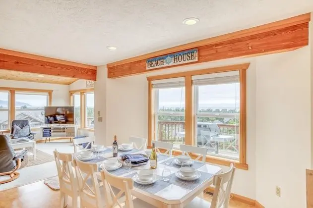Ev, Birden Çok Yatak (Ocean View Beach House)