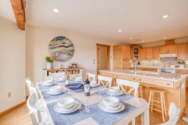 Ev, Birden Çok Yatak (Ocean View Beach House)