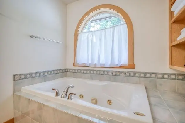 Ev, Birden Çok Yatak (Ocean View Beach House)