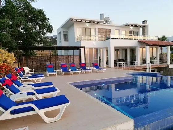 Villa, 5 Yatak Odası, Şömine