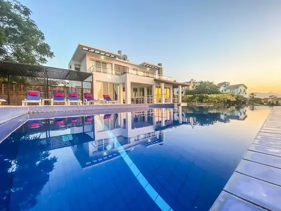 Villa, 5 Yatak Odası, Şömine