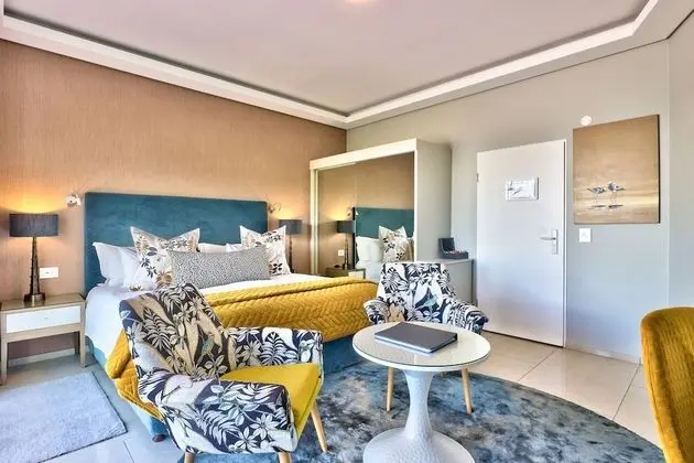 Traveller Room : Pool Deck