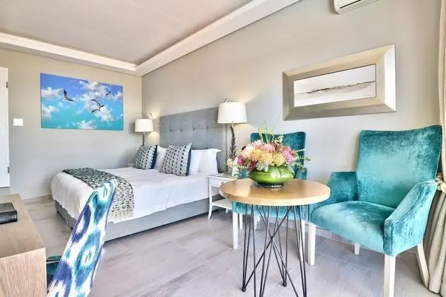 Traveller Room : Pool Deck