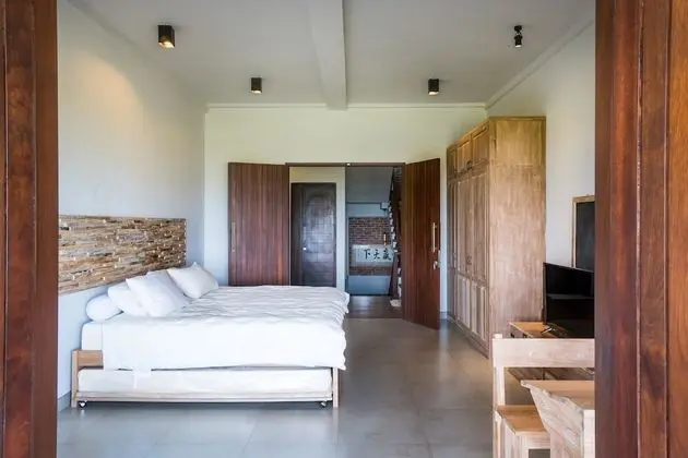 Villa, 6 Yatak Odası, Havuz Manzaralı