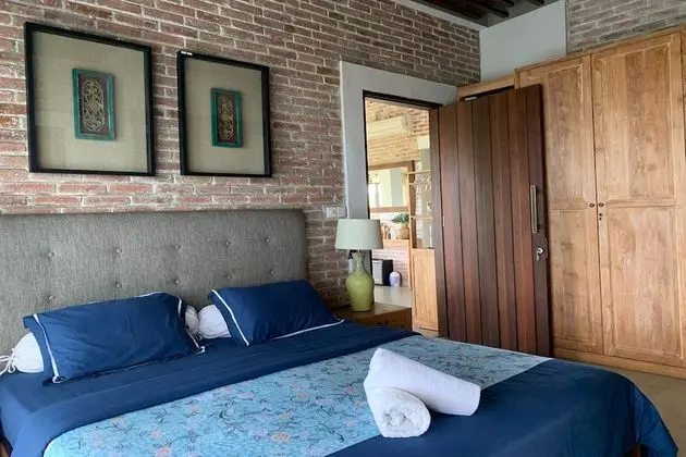 Villa, 6 Yatak Odası, Havuz Manzaralı