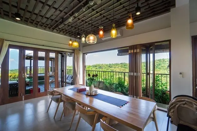 Villa, 6 Yatak Odası, Havuz Manzaralı