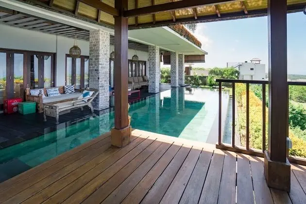 Villa, 6 Yatak Odası, Havuz Manzaralı