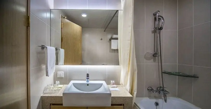 Tek Büyük Yataklı Oda, Kısmi Deniz Manzarası (Max 2 people)