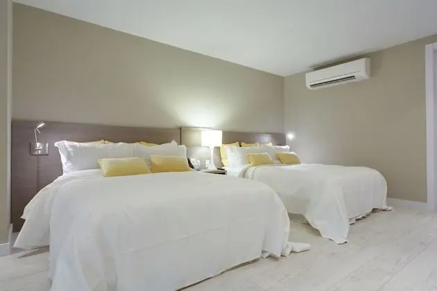 Double Pool View Suite (Two Queen Beds)