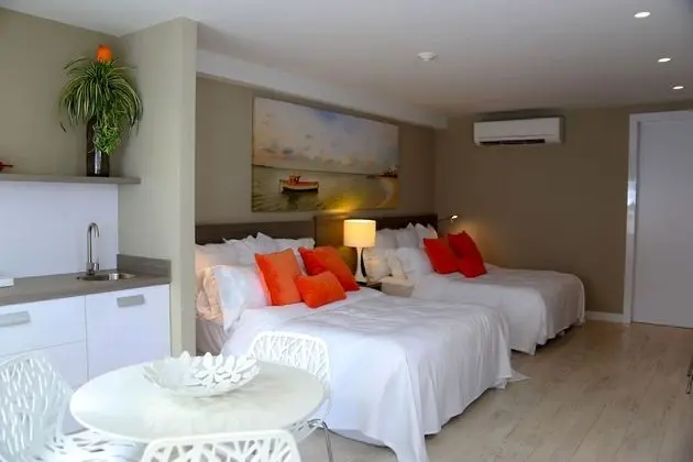 Double Pool View Suite (Two Queen Beds)