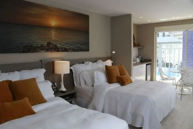 Double Pool View Suite (Two Queen Beds)