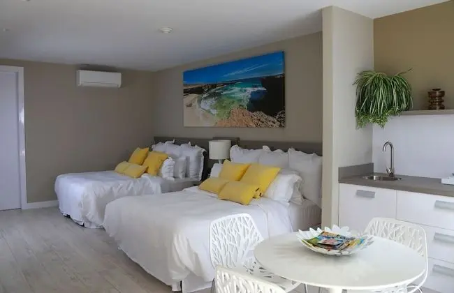 Double Pool View Suite (Two Queen Beds)