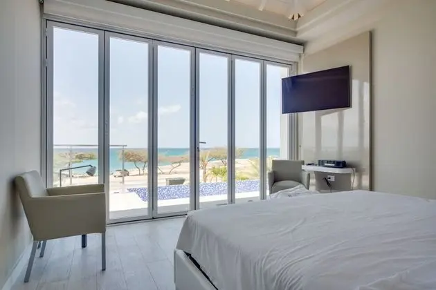 Master King Ocean View Suite with Infinity Pool and Hydro Therapy Jets