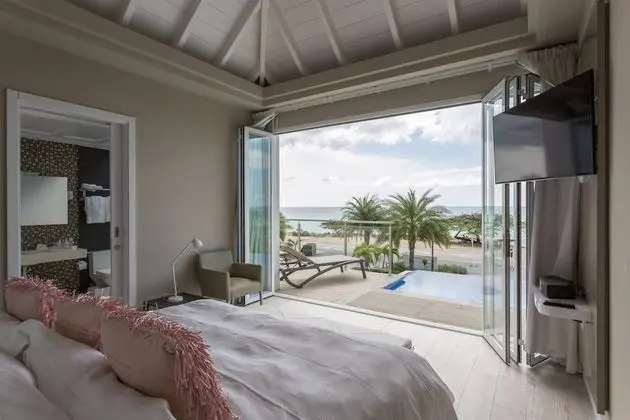 Master King Ocean View Suite with Infinity Pool and Hydro Therapy Jets